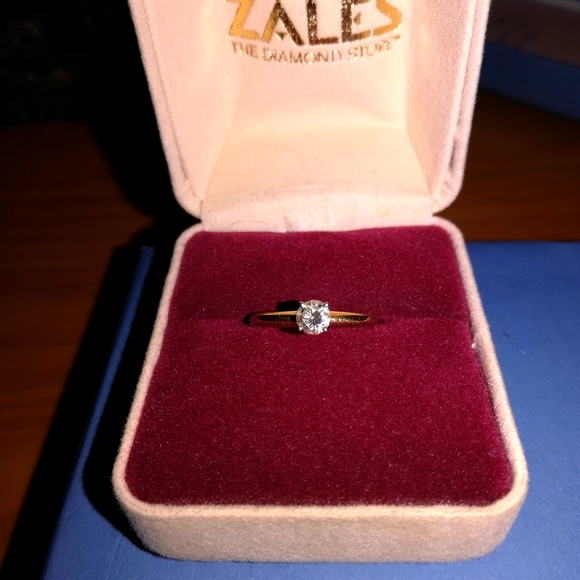 Diamond Solitaire Engagement Ring - Picture 1 of 8